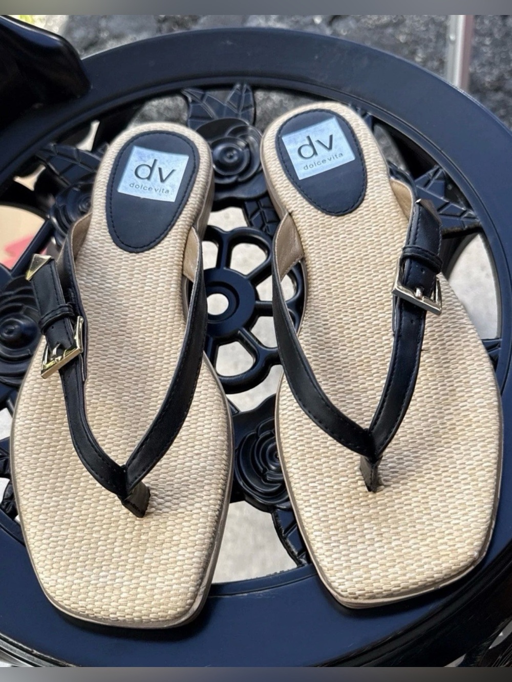 Dolce Vita Black Thong Sandals with Natural Woven Footbed Size 8